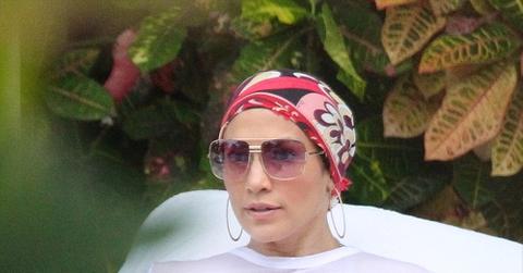 Ok_12113_gallery five things jennifer lopez headscarf.jpg