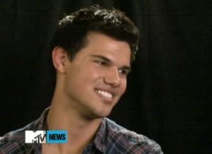 2011__04__Taylor_Lautner_APril18newsneb 300×218.jpg