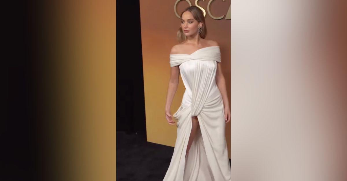 Image of Fans compared Jennifer Lawrence's outfit to a 'diaper.'