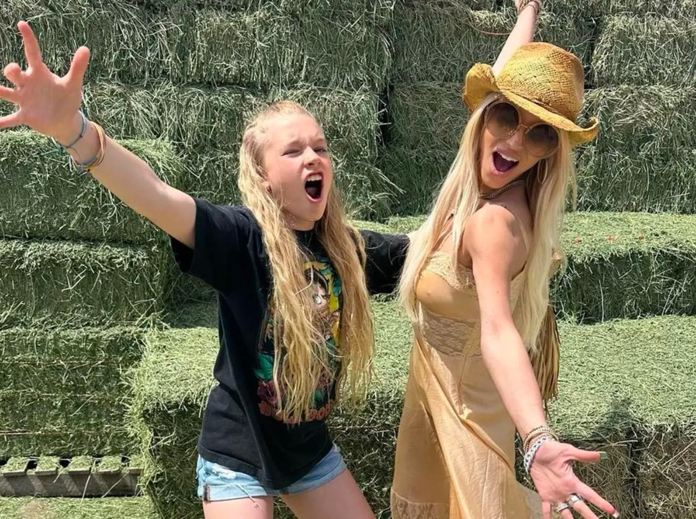 Jessica Simpson Shares Adorable Selfie With Mini-Me Daughter Maxi, 11
