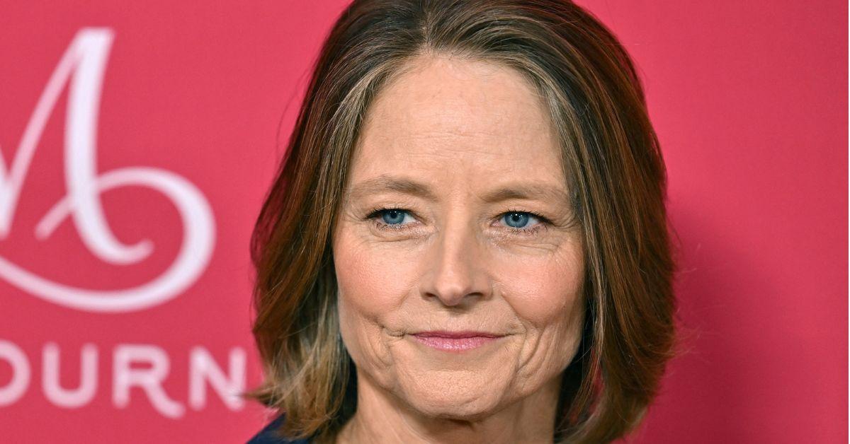 jodie foster got a standing ovation as she accepted her emmy award