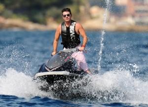 2010__08__Simon_Cowell_Aug11_848 300&#215;218.jpg