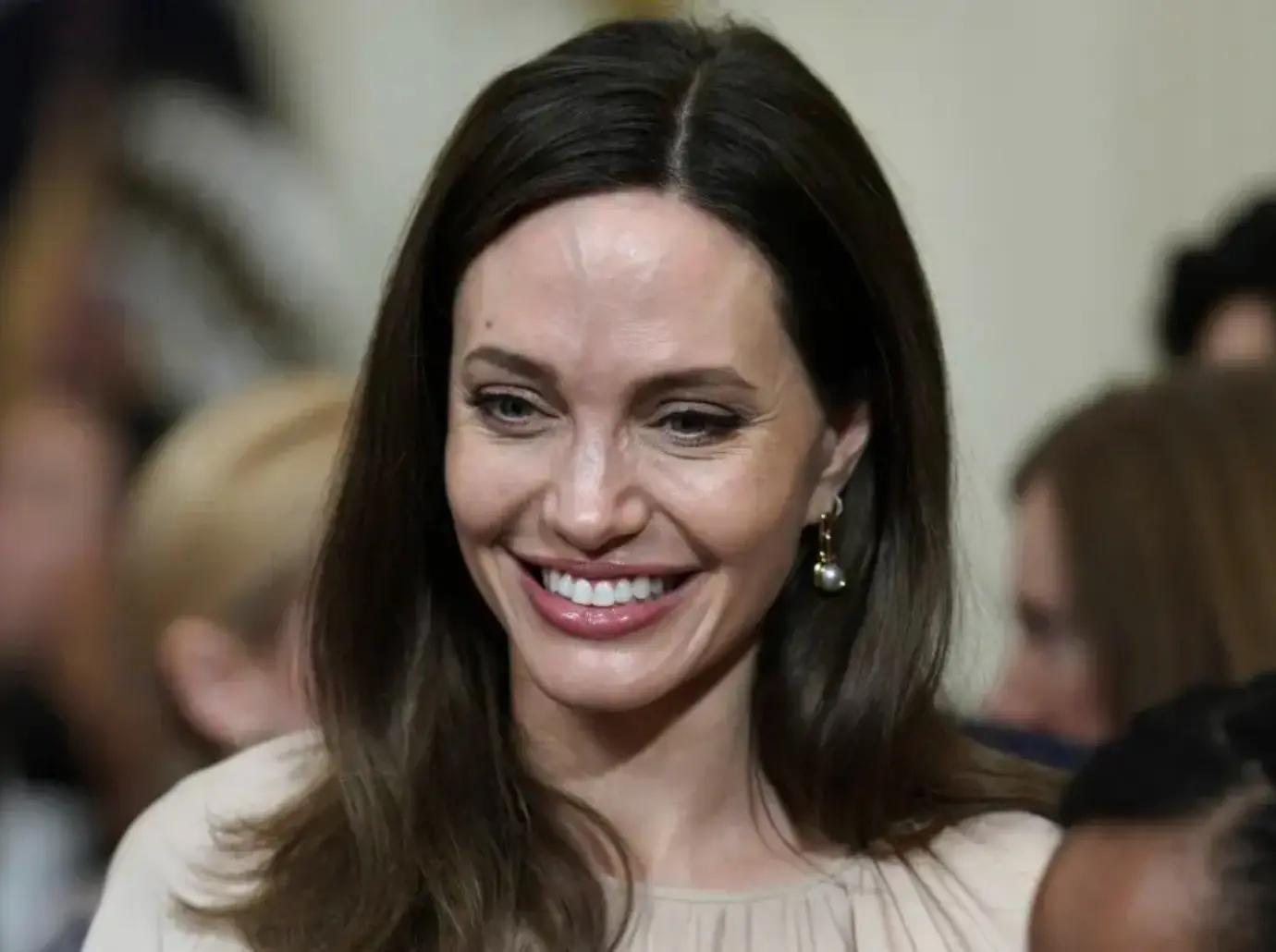 brad pitts abuse angelina jolie started before  plane