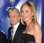 2010__08__Michael_Douglas_Sharon_Stone_Aug23newsnea 150×146.jpg