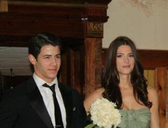 Ashley greene nick jonas april18 m.jpg
