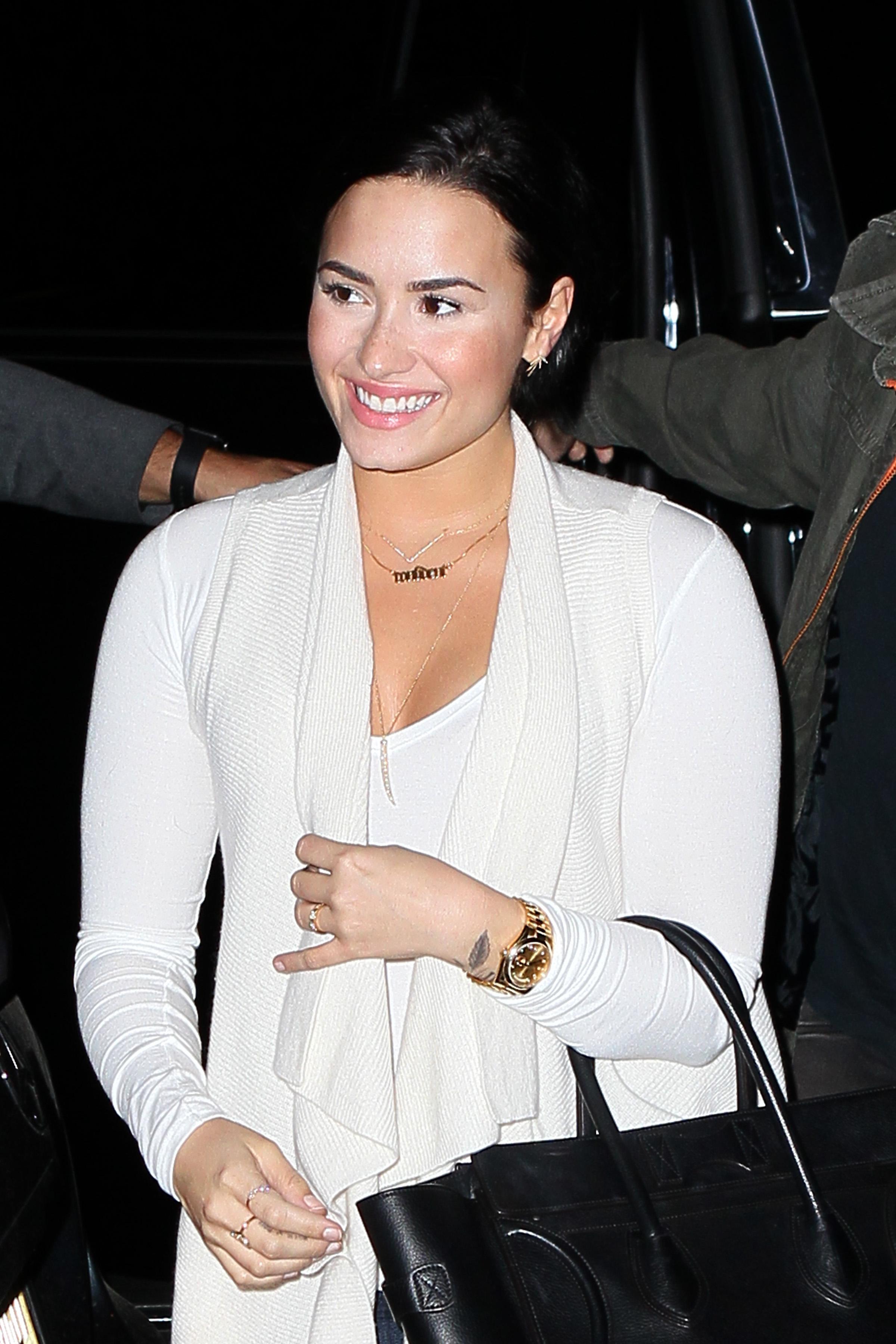 INF &#8211; Demi Lovato Arrives at Her Hotel