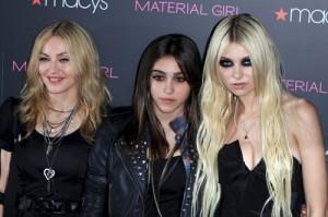 2010__09__materialgirl_Sept23__23 300×199.jpg