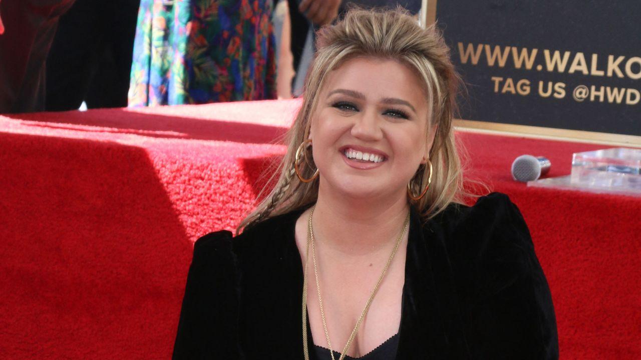 Image of Kelly Clarkson invited her two kids, daughter River and son Remington, to the last episode of her show.