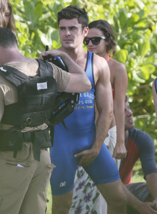 Zac efron wearing spandex bulge 01