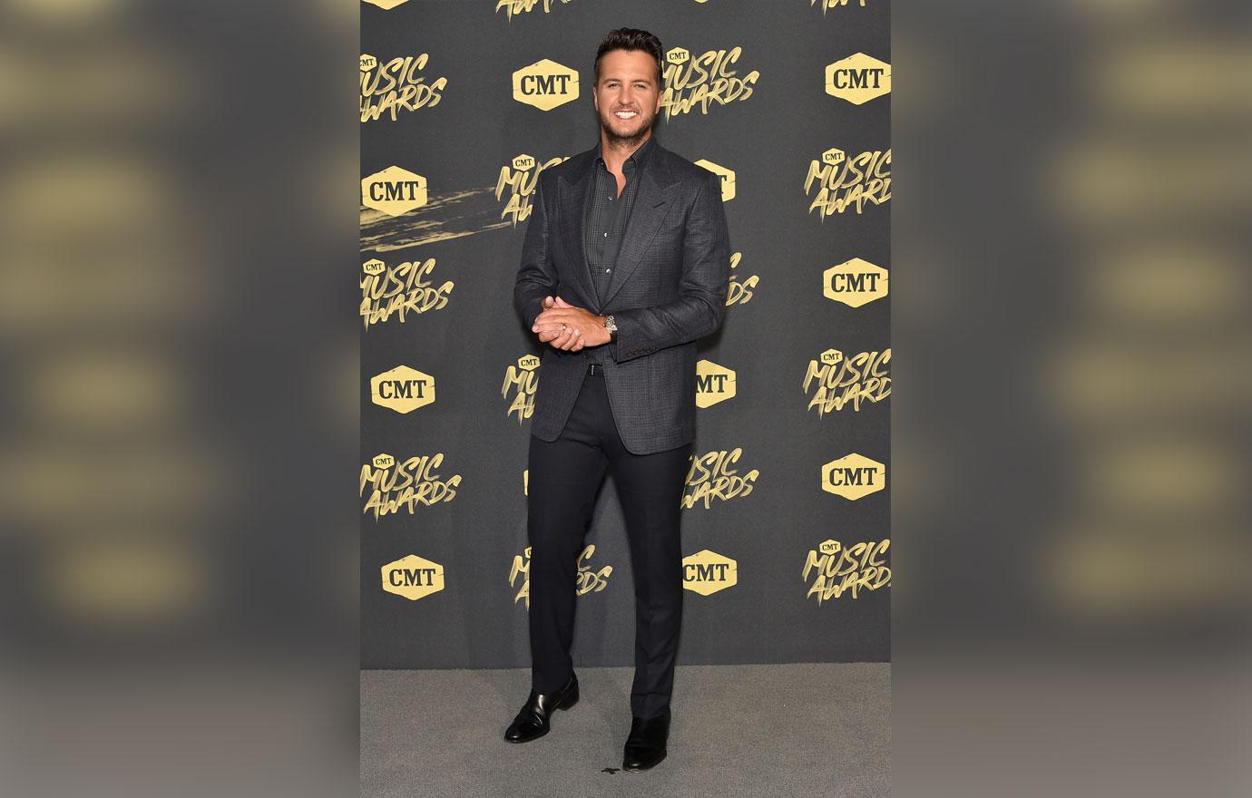 2018 CMT Awards Red Carpet Arrivals Pics 16