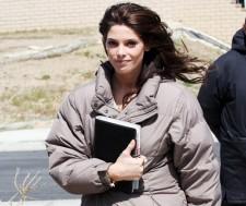 2010__03__Ashley_Greene_March26_main1 225×189.jpg