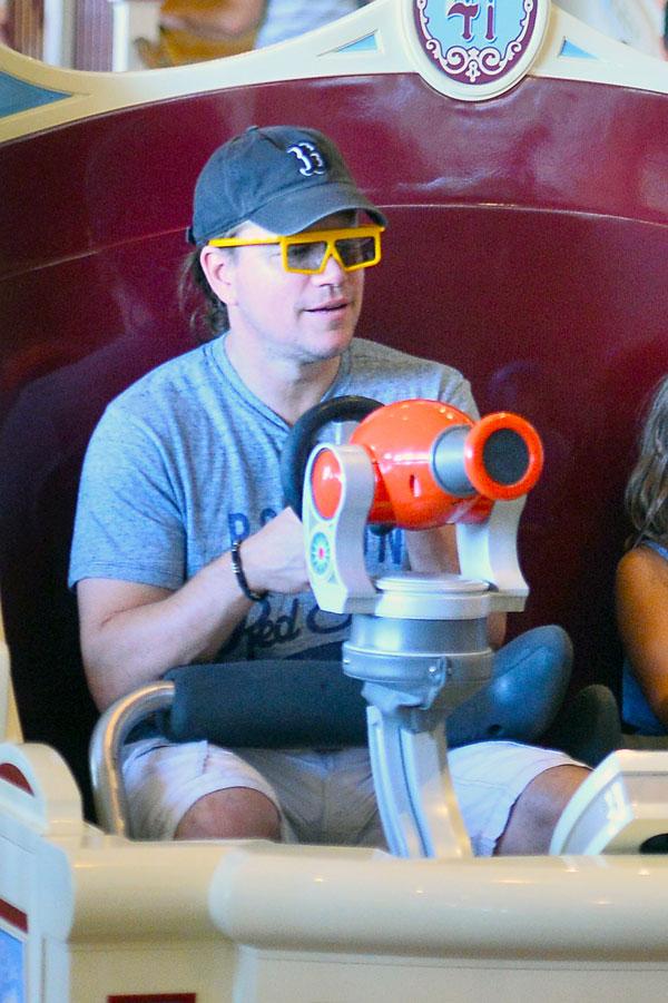 matt damon daughter disney roller coaster