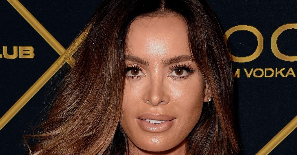 Lingerie Model Sarah Stage Gives Birth To 7lb Baby(02)