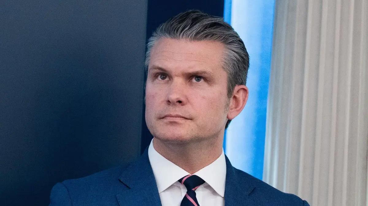 Photo of Another fitness guru accused the politician of 'cheating' on his dumbbell reps.