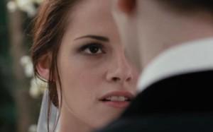 2011__06__Breaking_Dawn_Wedding_Dress_June15newsnea 300×187.jpg
