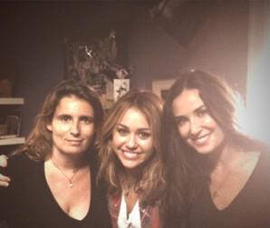 2010__07__Demi_Moore_Miley_Cyrus_Twit_pic_july23 298×300.jpg