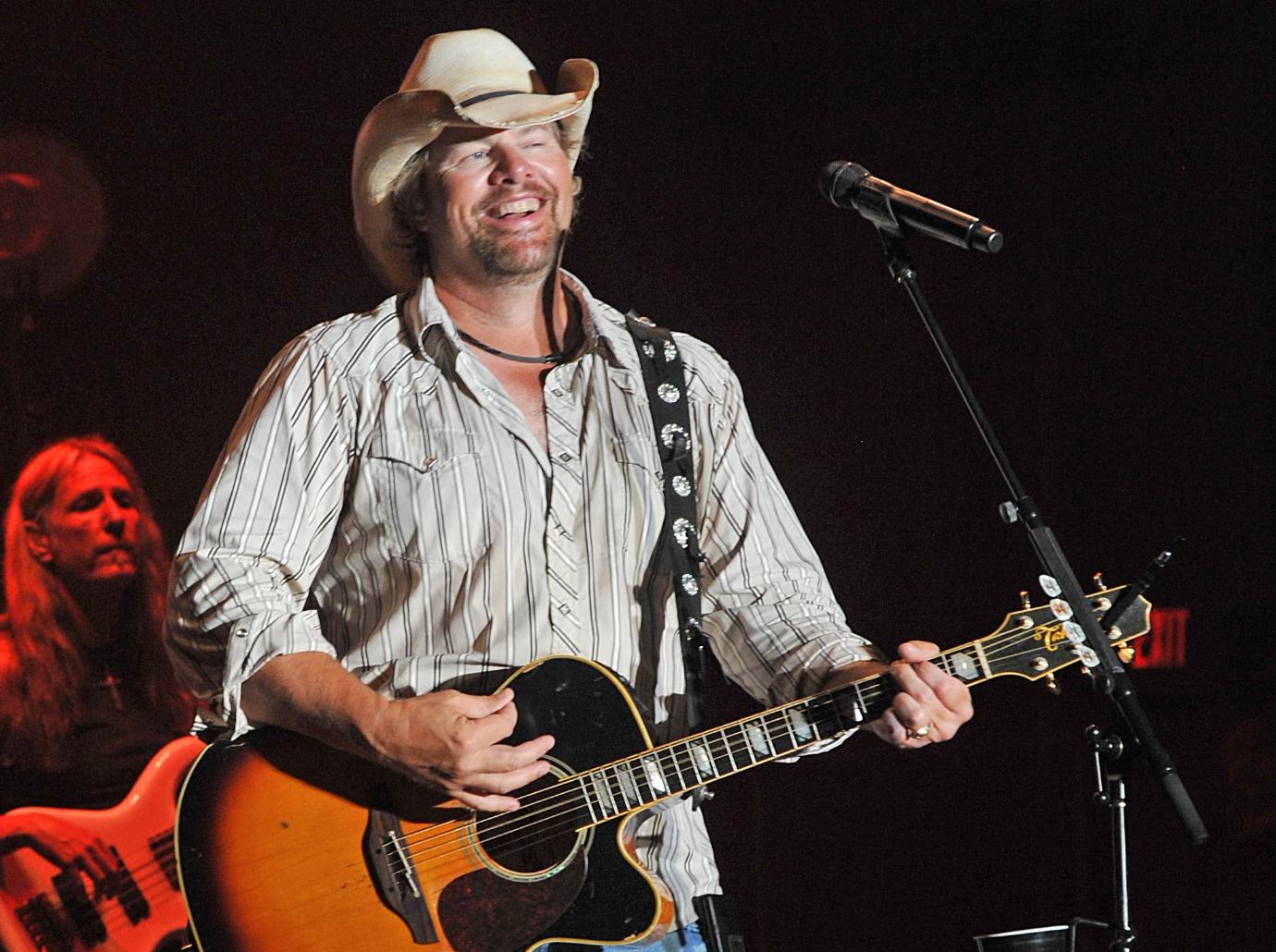 toby keith honored  cmt music awards death cancer