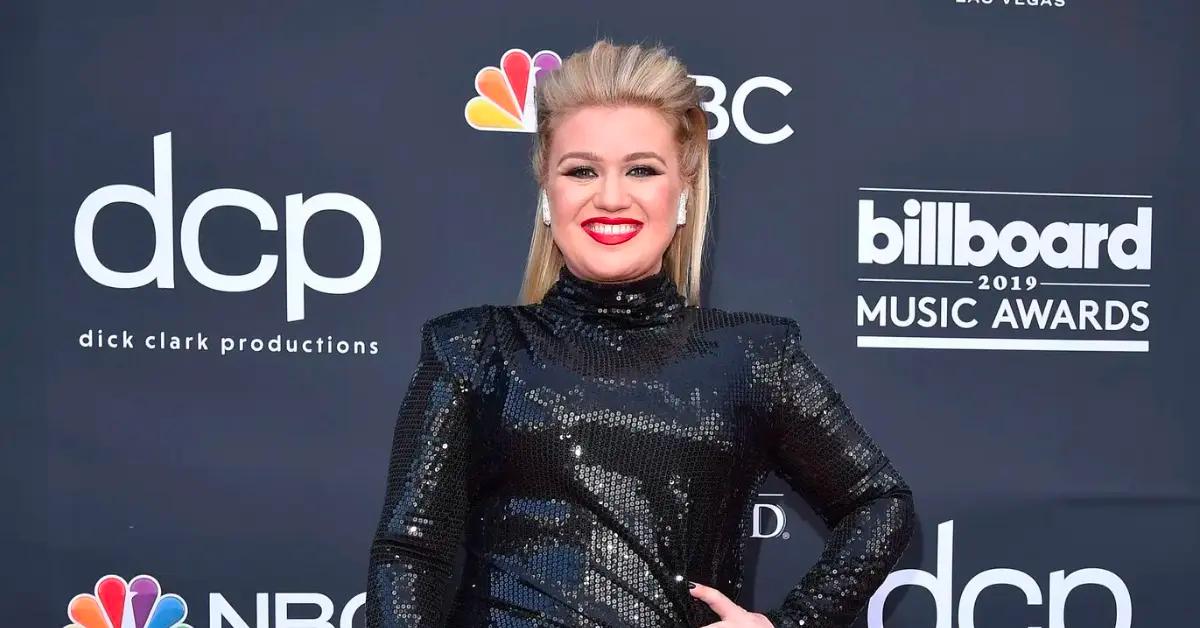 Super Bowl National Anthem 2023: Who's Singing, Prop Bets, and the Kelly  Clarkson Effect