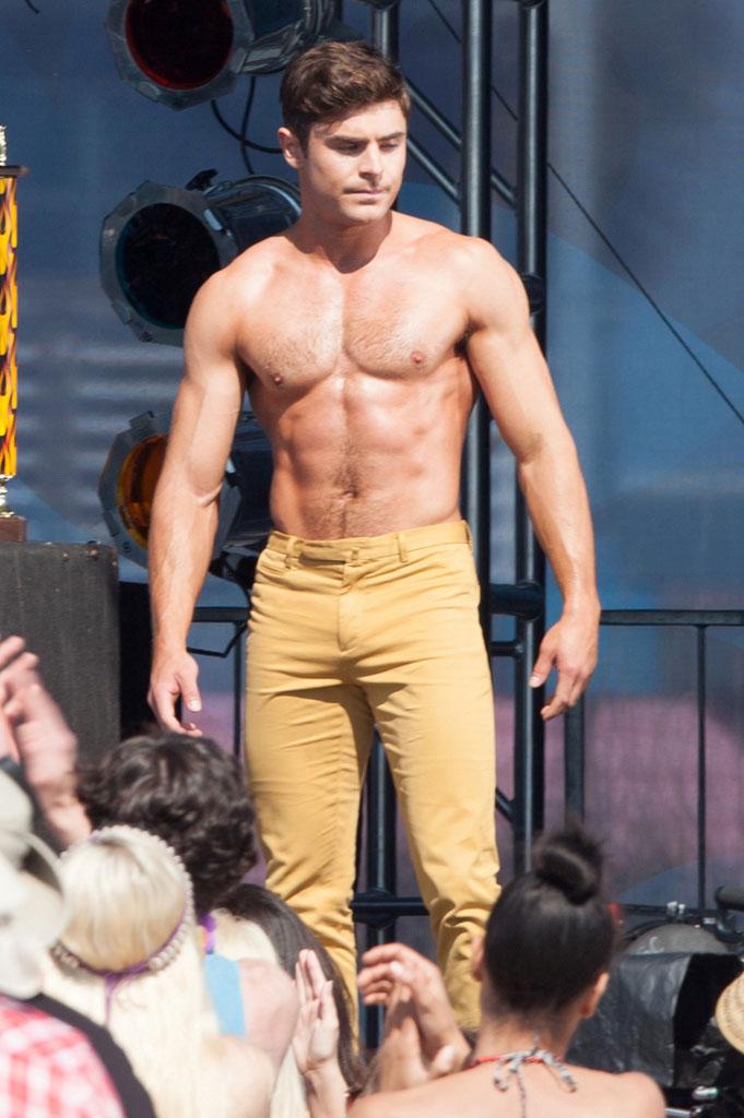 Zac Efron and Robert De Niro strip for a flex off on the set of &#8220;Dirty Grandpa&#8221;