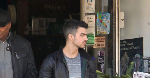 2011__02__Joe_Jonas_feb4_05.jpg