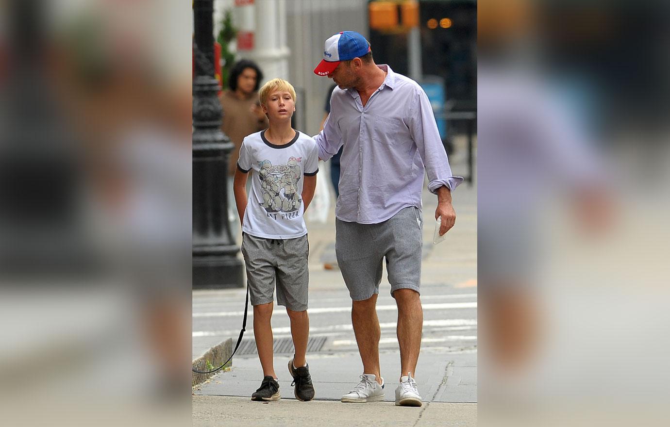 Liev Schreiber, Girlfriend Taylor Neisen & kids