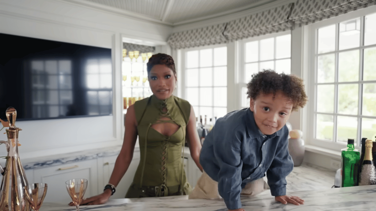 Photo of Keke Palmer and son Leodis