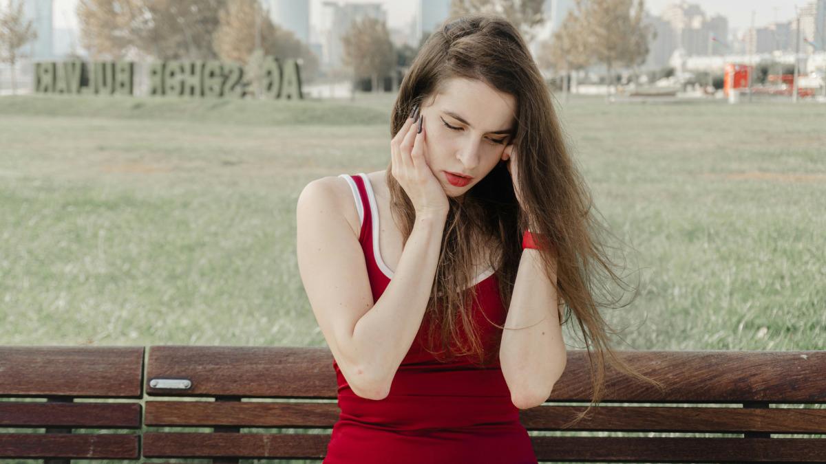 signs she is not interested how to recognize the signals and move on respectfullysigns she is not interested how to recognize the signals and move on respectfully