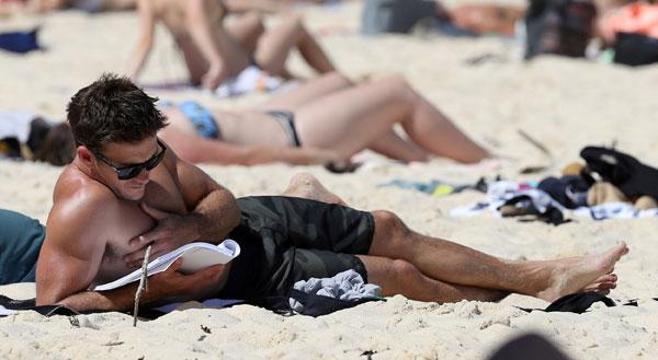 Scott eastwood shirtless beach photos 04