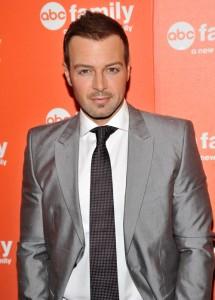 2011__04__Joey_Lawrence_April28newsnea 215&#215;300.jpg