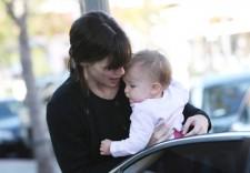 2009__11__fp_4008987_garner_jennifer_ako_111309 225&#215;156.jpg