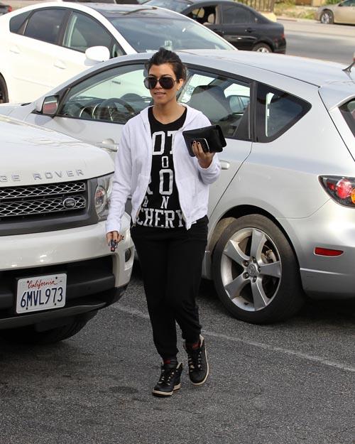 Kourtney kardashian nov30 07_ _1.jpg