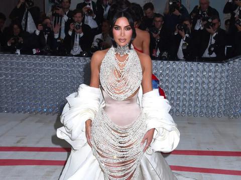 kim kardashian scammed system family famous