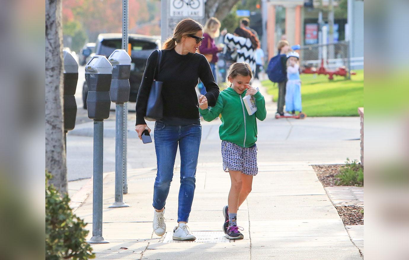 Jennifer garner outing daughter