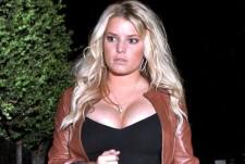 2010__01__Jessica_Simpson_Jan31_main 225×151.jpg