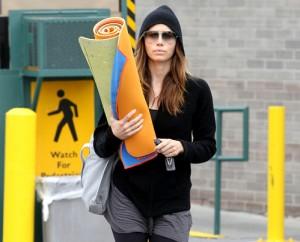 2010__05__Jessica_Biel_May28_04main 300&#215;242.jpg