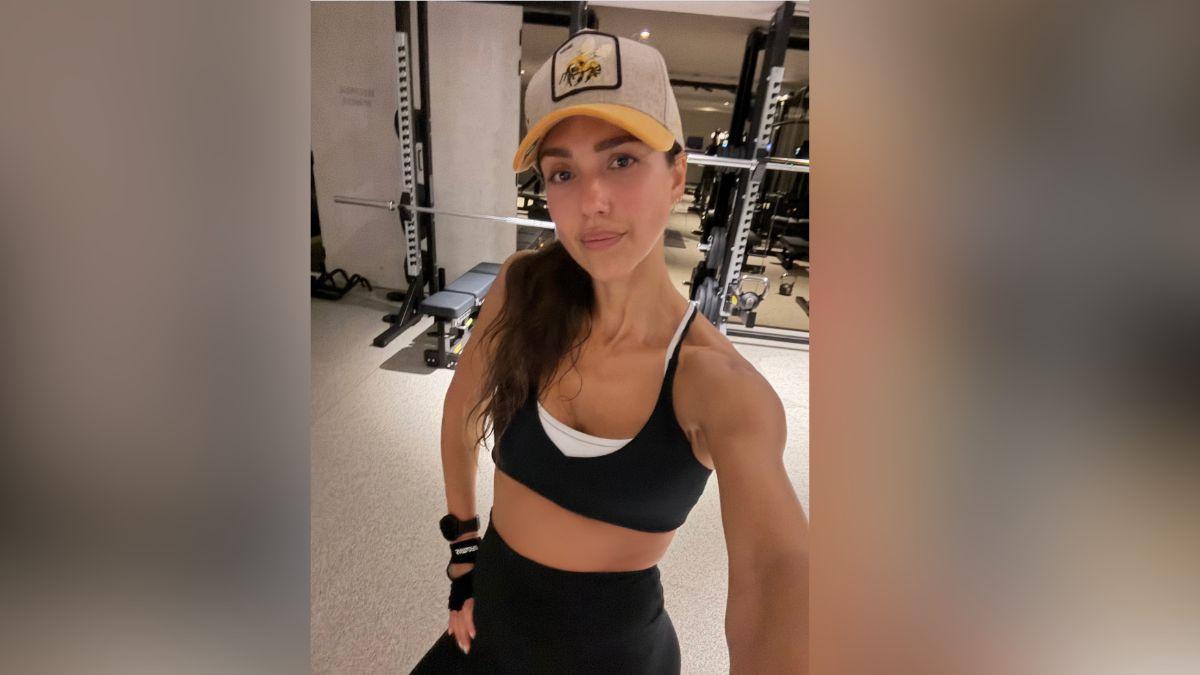 image of Jessica Alba is a fitness enthusiast. 