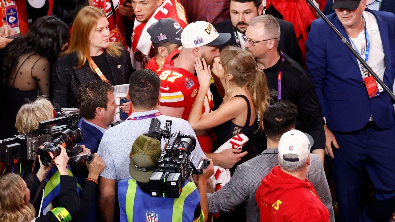 image of Fans disagreed over what Taylor Swift appeared to say during Travis Kelce's play.