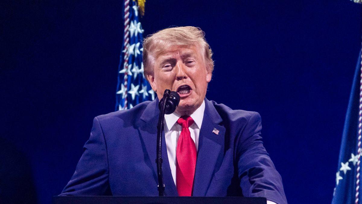 Image of The president shifted attention from the holiday chaos to his online activity.