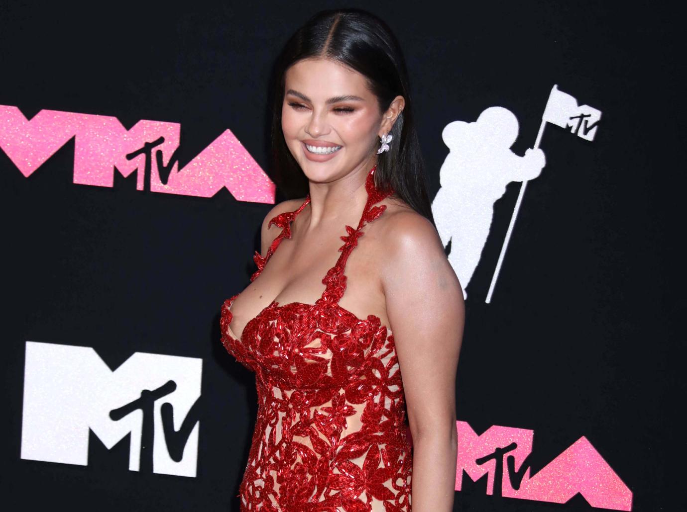 selena gomez addresses vmas reactions facial expressions meme