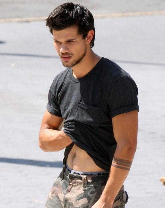 taylor lautner muscle 2022