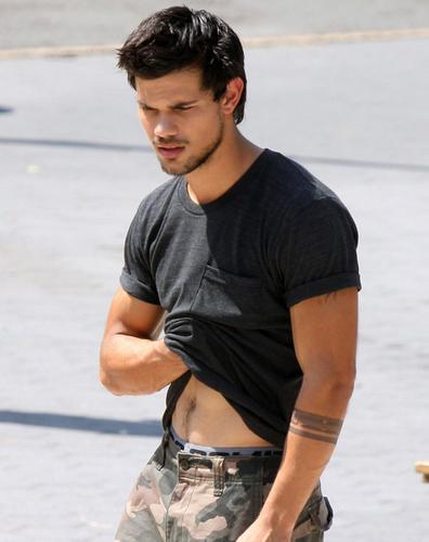 taylor lautner team edward shirt