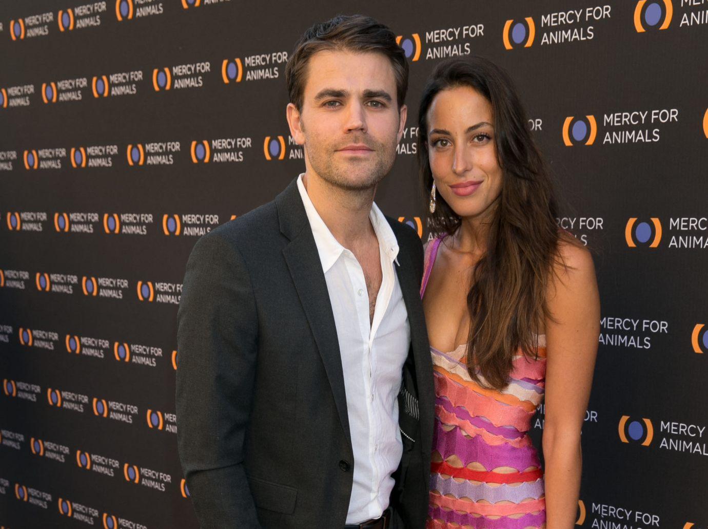 Brad Pitt s Girlfriend Makes Him Feel On Top Of The World Again 