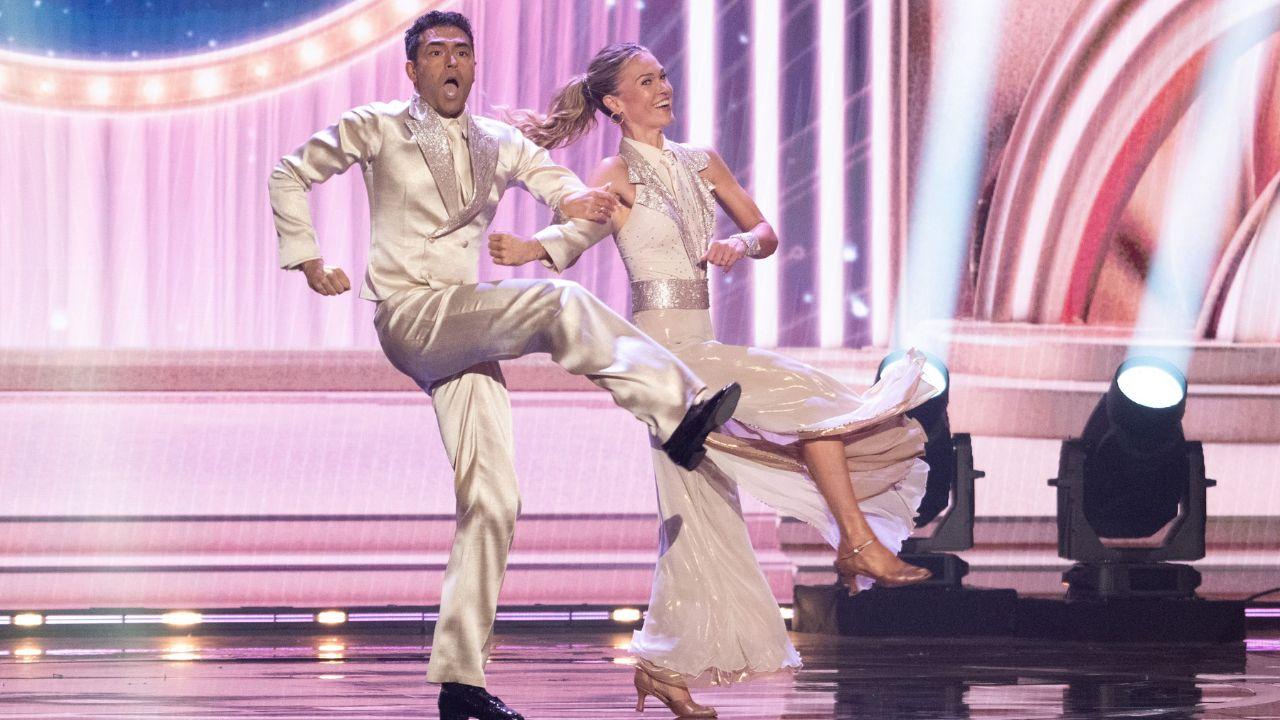 Ezra Sosa and Julia Stiles wowed the judges and audiences with their Quickstep.