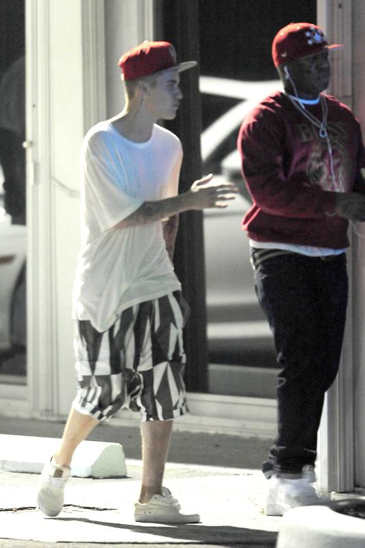 Justin Bieber has a late night Rendezvous with Selena Gomez **USA ONLY**