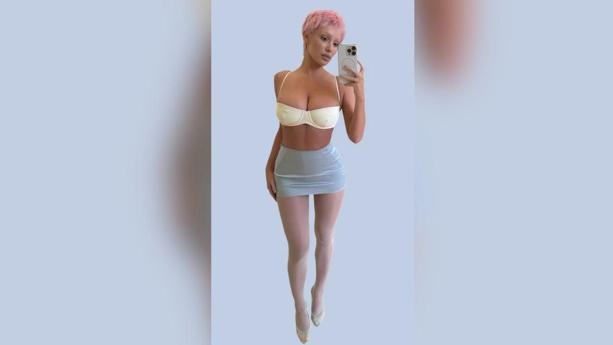image of The star showed off her pink hair on social media. 
