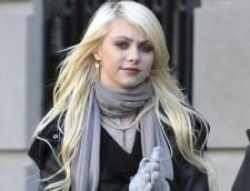 2010__01__Taylor_Momsen_Jan18_11 225×172.jpg