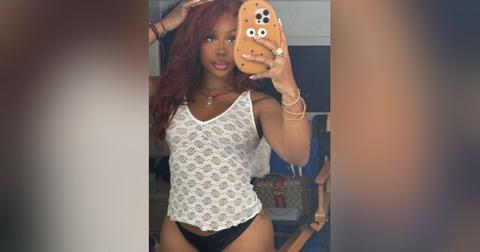 SZA Poses Topless In Shocking Near-Naked Snapshot: Photo