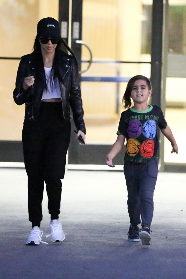 Mason disick opens kourtney door