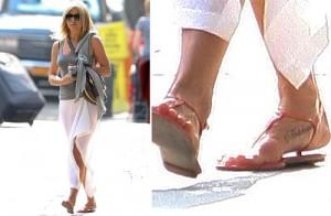 2011__06__Jen_Aniston_Tattoo_June27_00 300&#215;196.jpg