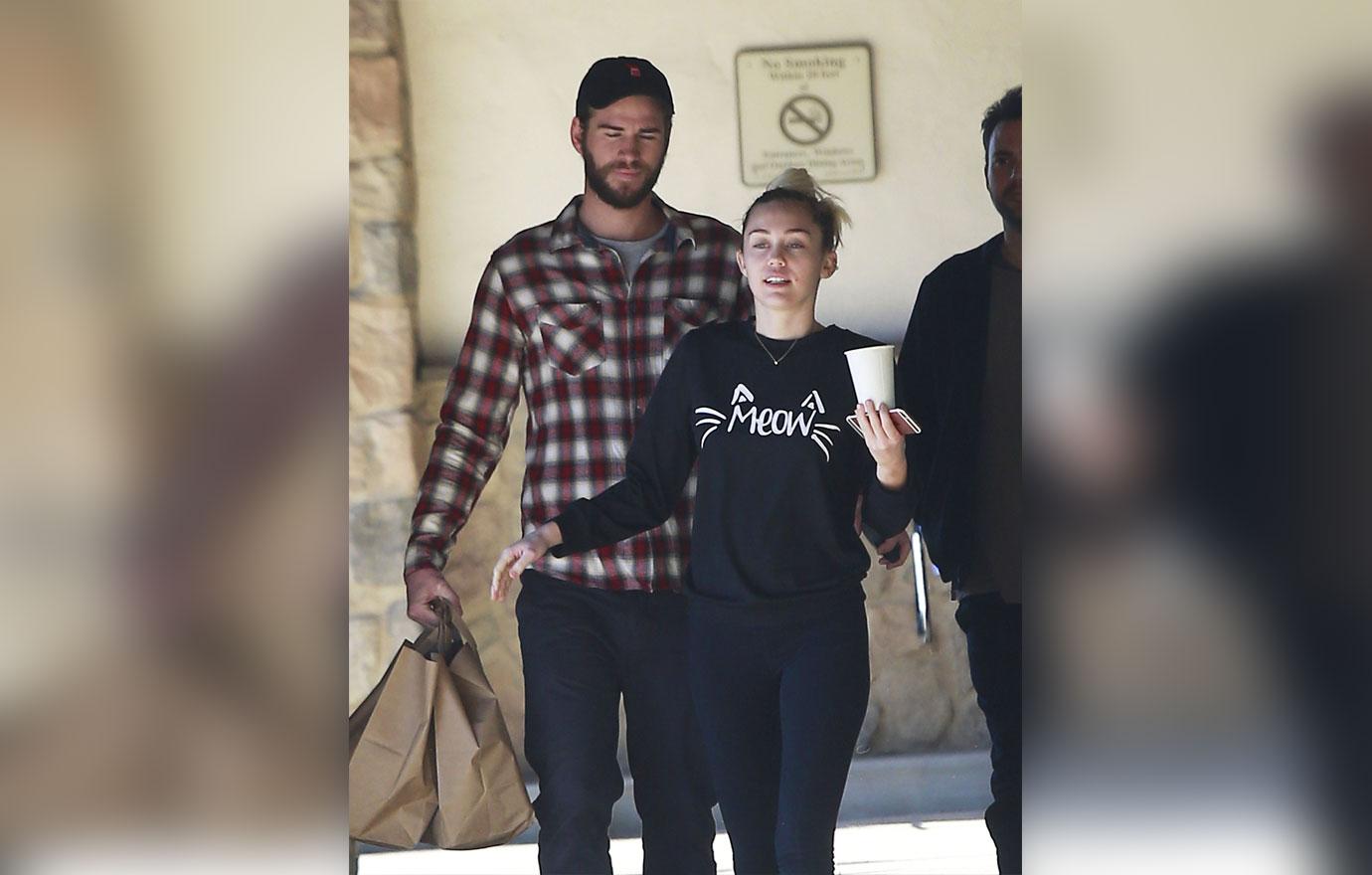 FFN_Hemsworth_Miley_FF3FF13_EXC_010617_52274559